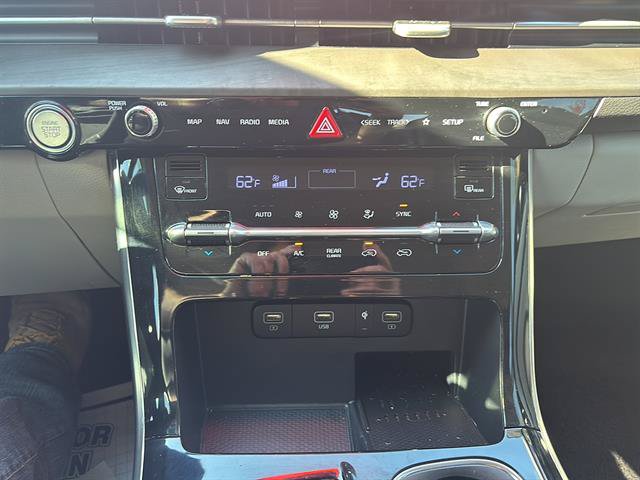 Used 2022 Kia Carnival EX FWD image 23
