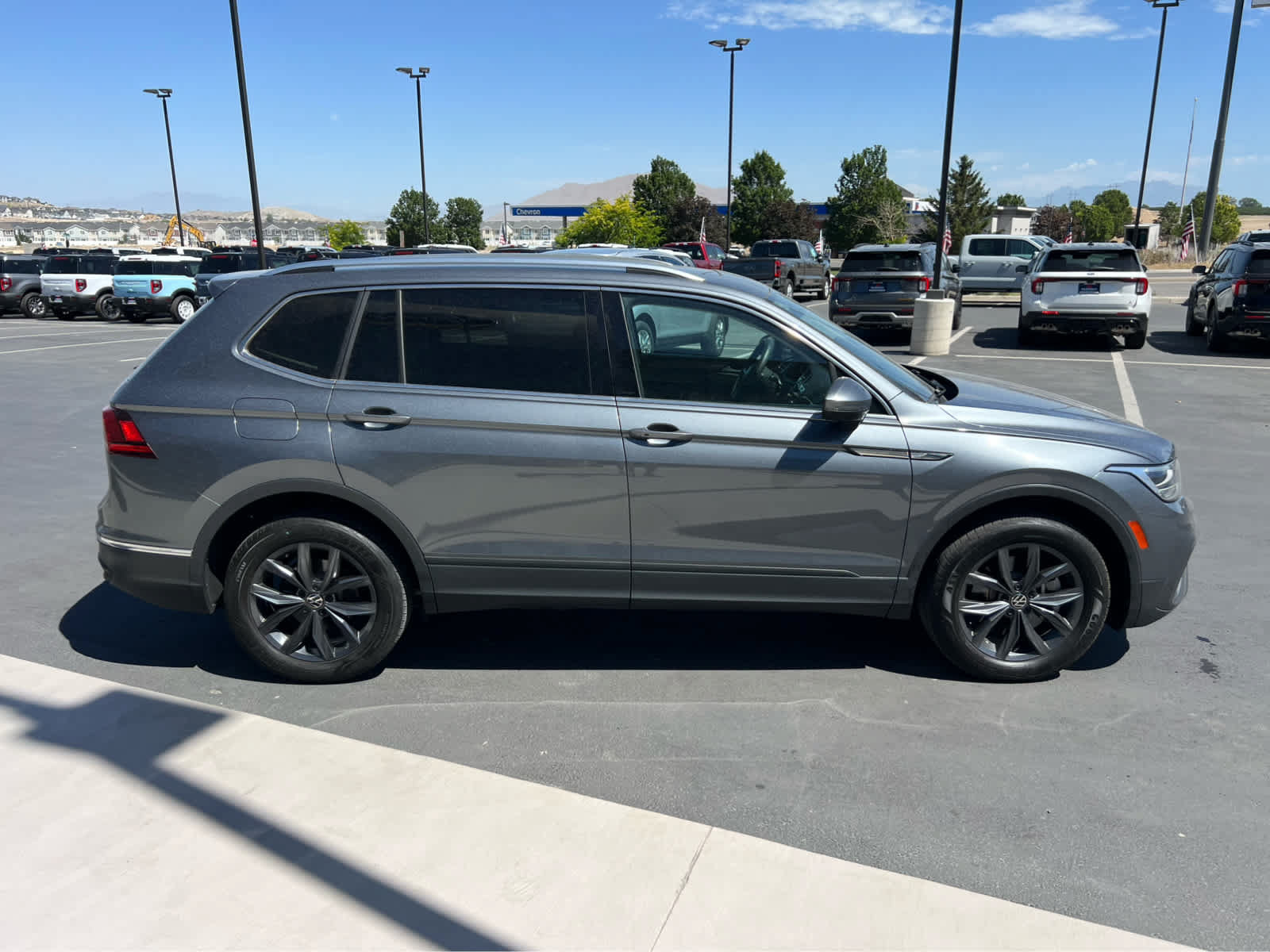 Used 2022 Volkswagen Tiguan SE AWD/4WD image 6
