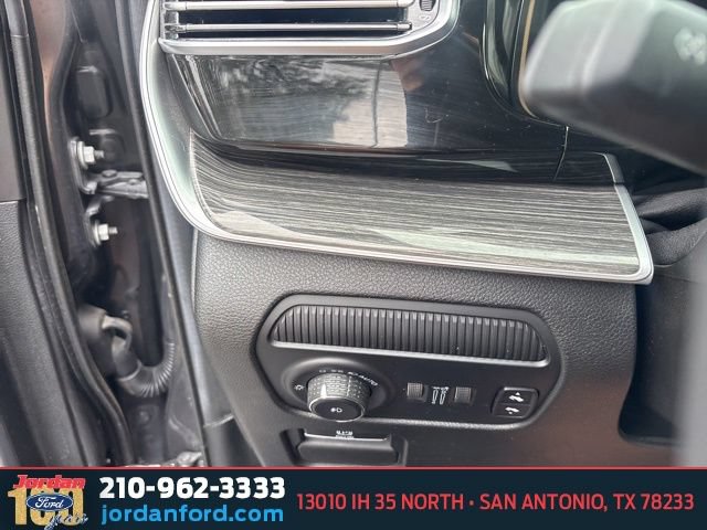 Used 2022 Jeep Wagoneer Series III AWD/4WD image 24