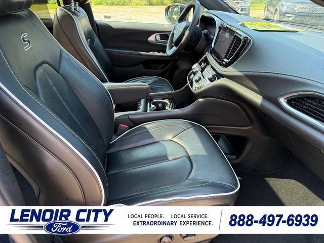 Used 2025 Chrysler Pacifica Limited FWD image 13