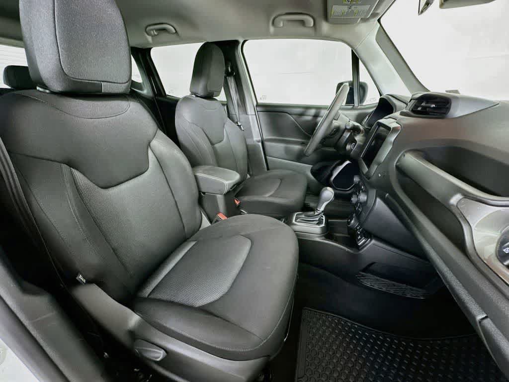 Used 2023 Jeep Renegade Latitude AWD/4WD image 14