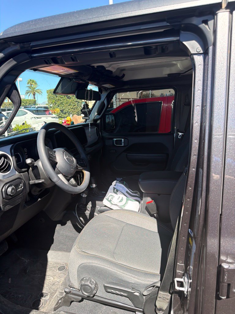 Used 2024 Jeep Wrangler Unlimited Sport AWD/4WD image 4