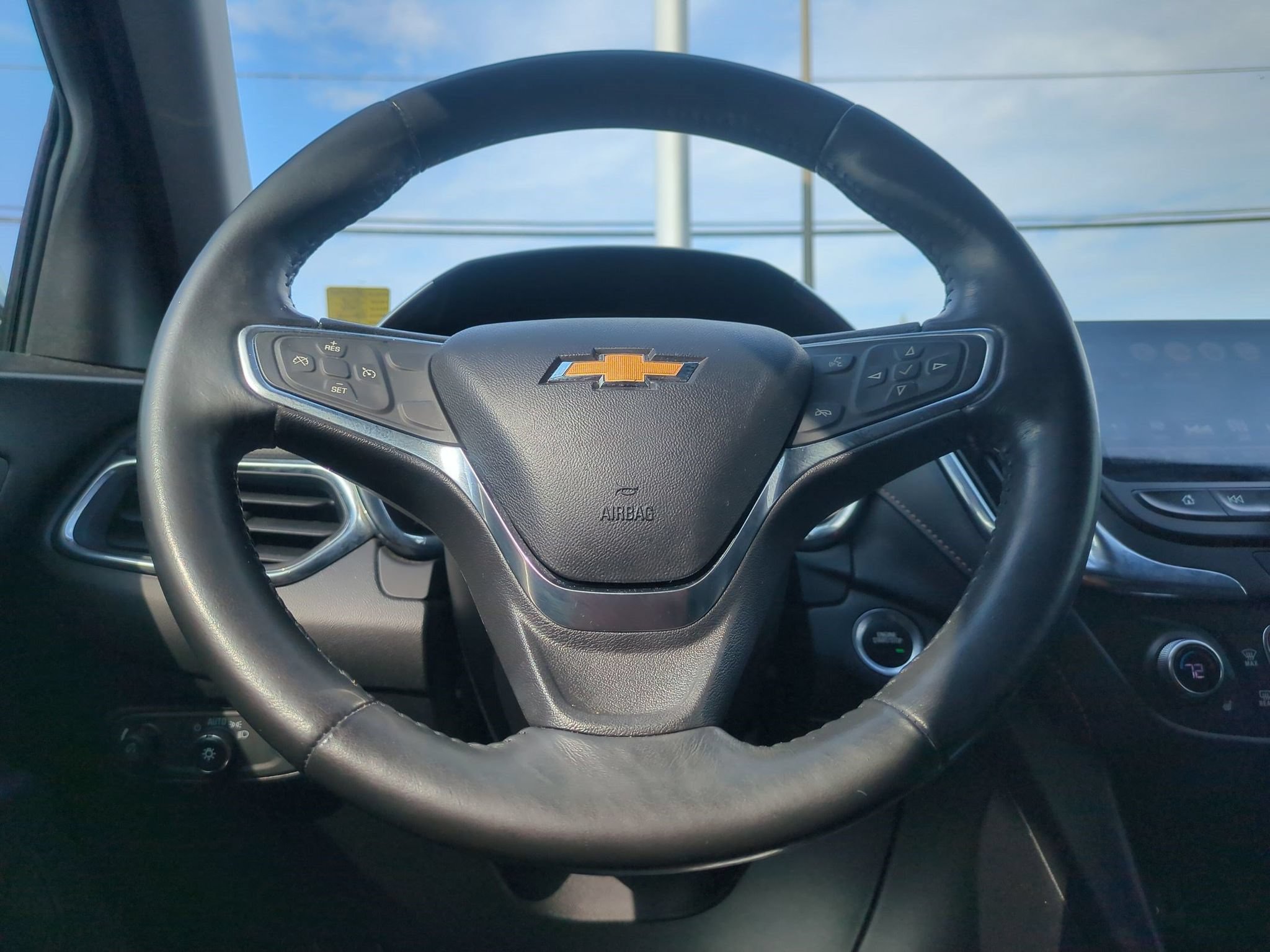 Used 2018 Chevrolet Equinox Premier FWD image 16