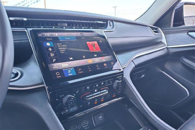 Used 2023 Jeep Grand Cherokee L Limited w/ Luxury Tech Group II image 16