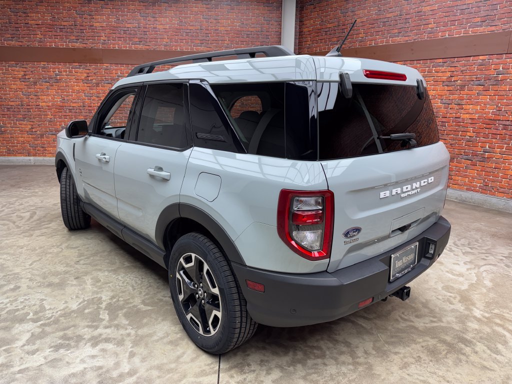 Certified 2023 Ford Bronco Sport Outer Banks AWD/4WD image 2