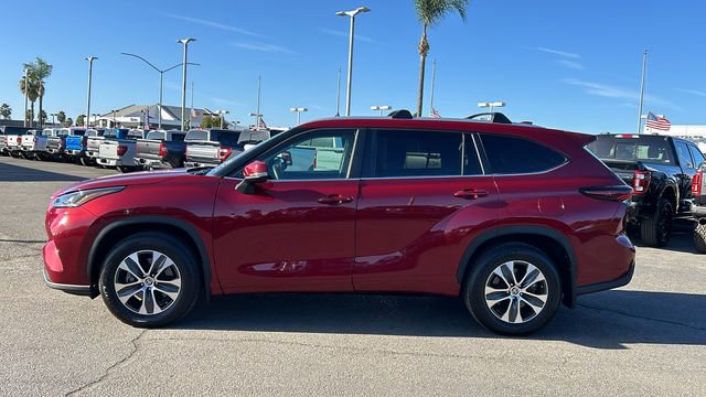 Used 2024 Toyota Highlander XLE image 7