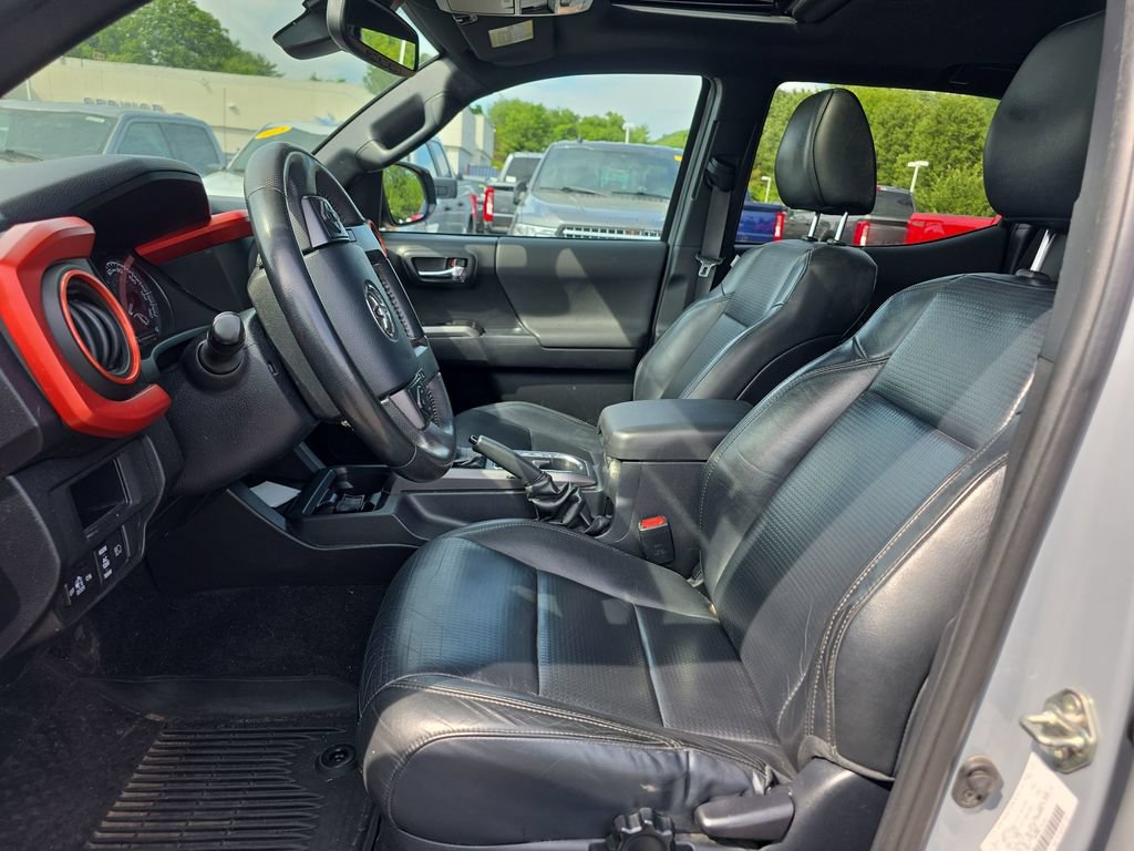 Used 2019 Toyota Tacoma TRD Sport AWD/4WD image 23