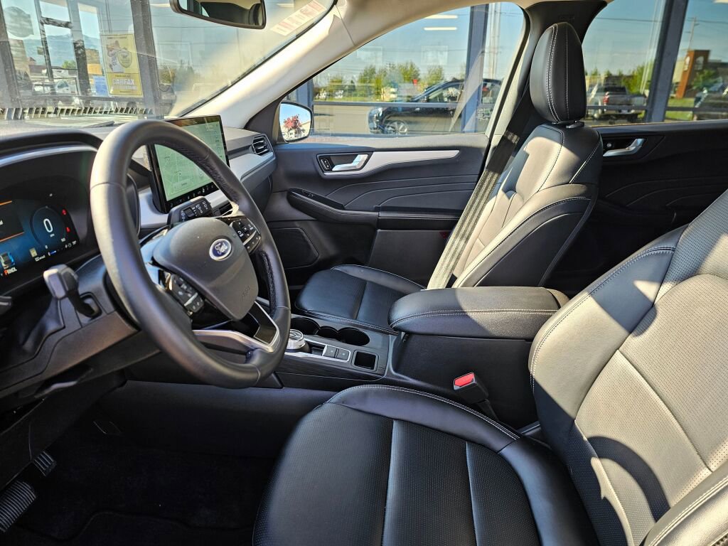Certified 2025 Ford Escape Platinum AWD/4WD image 17