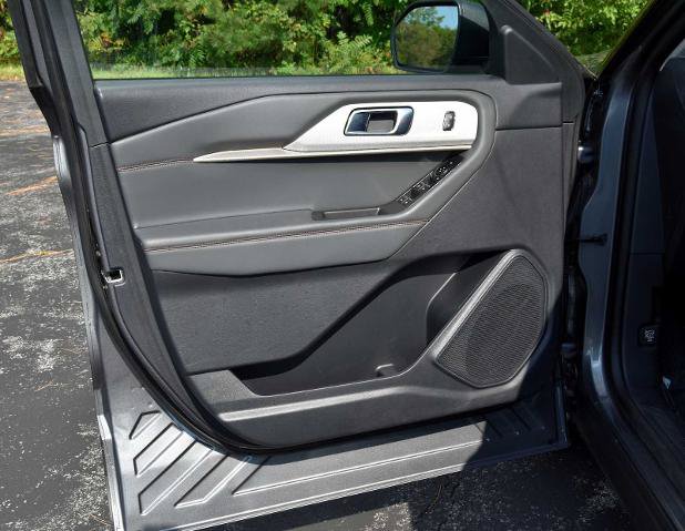 Certified 2025 Ford Explorer Active w/ Active Comfort Package AWD/4WD image 20