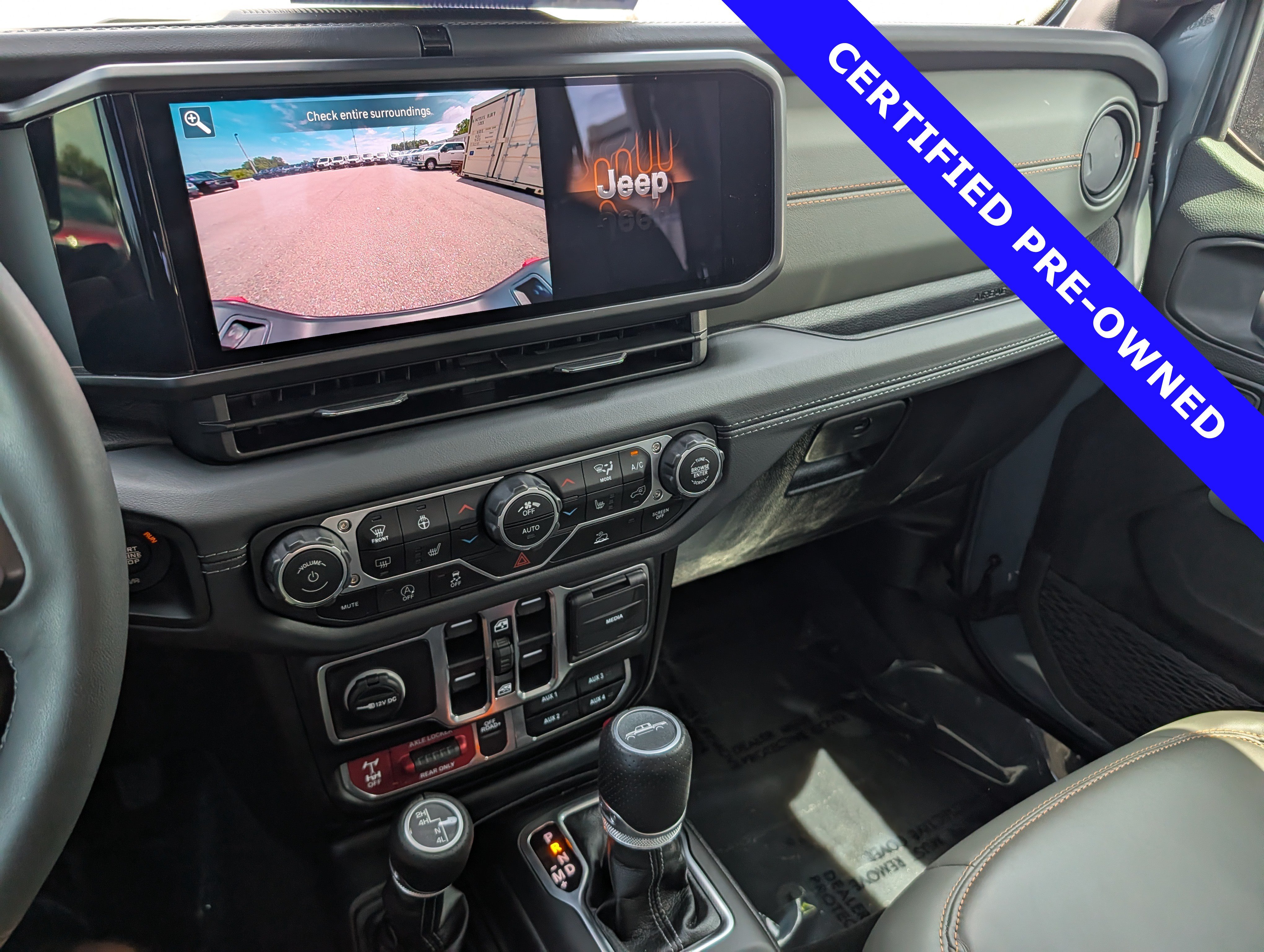 Used 2025 Jeep Gladiator Mojave w/ Convenience Group AWD/4WD image 37