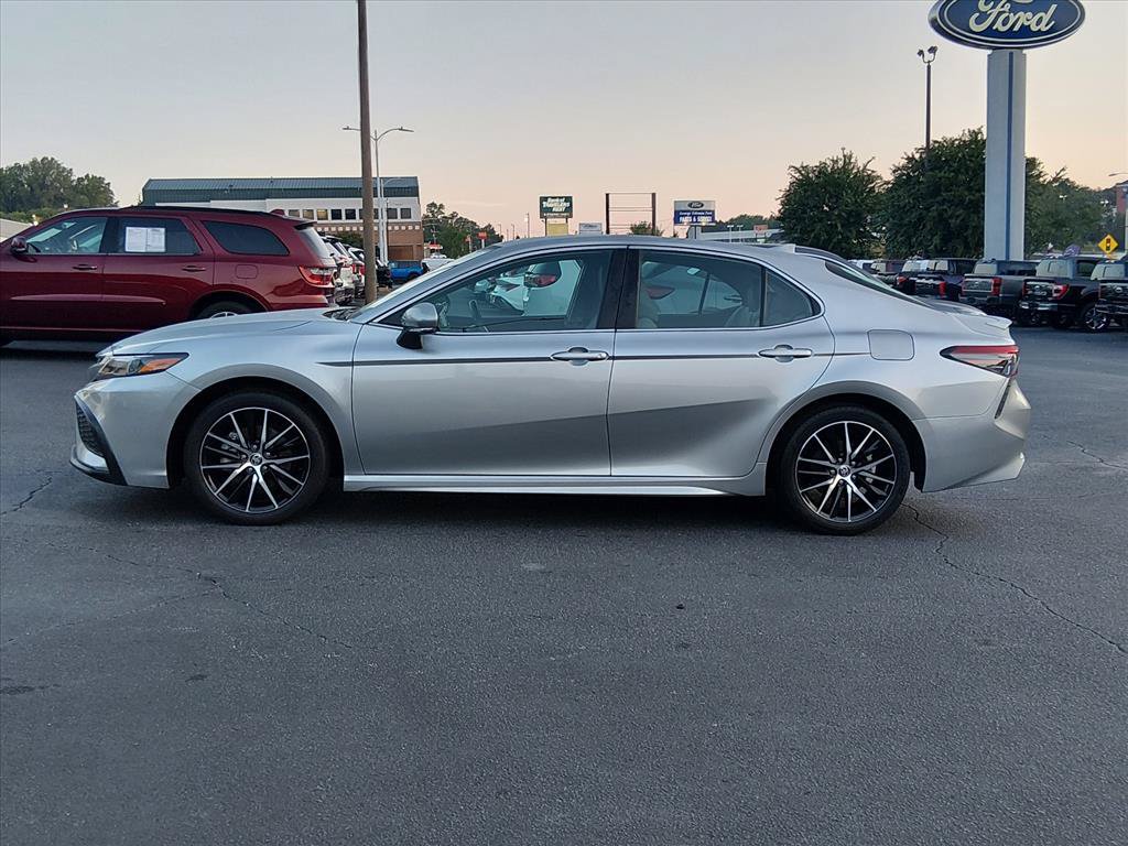 Used 2023 Toyota Camry SE FWD image 7