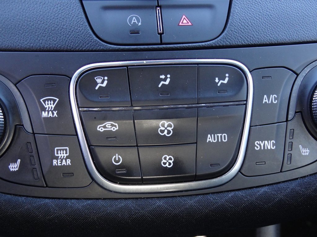 Used 2024 Chevrolet Malibu LT image 14