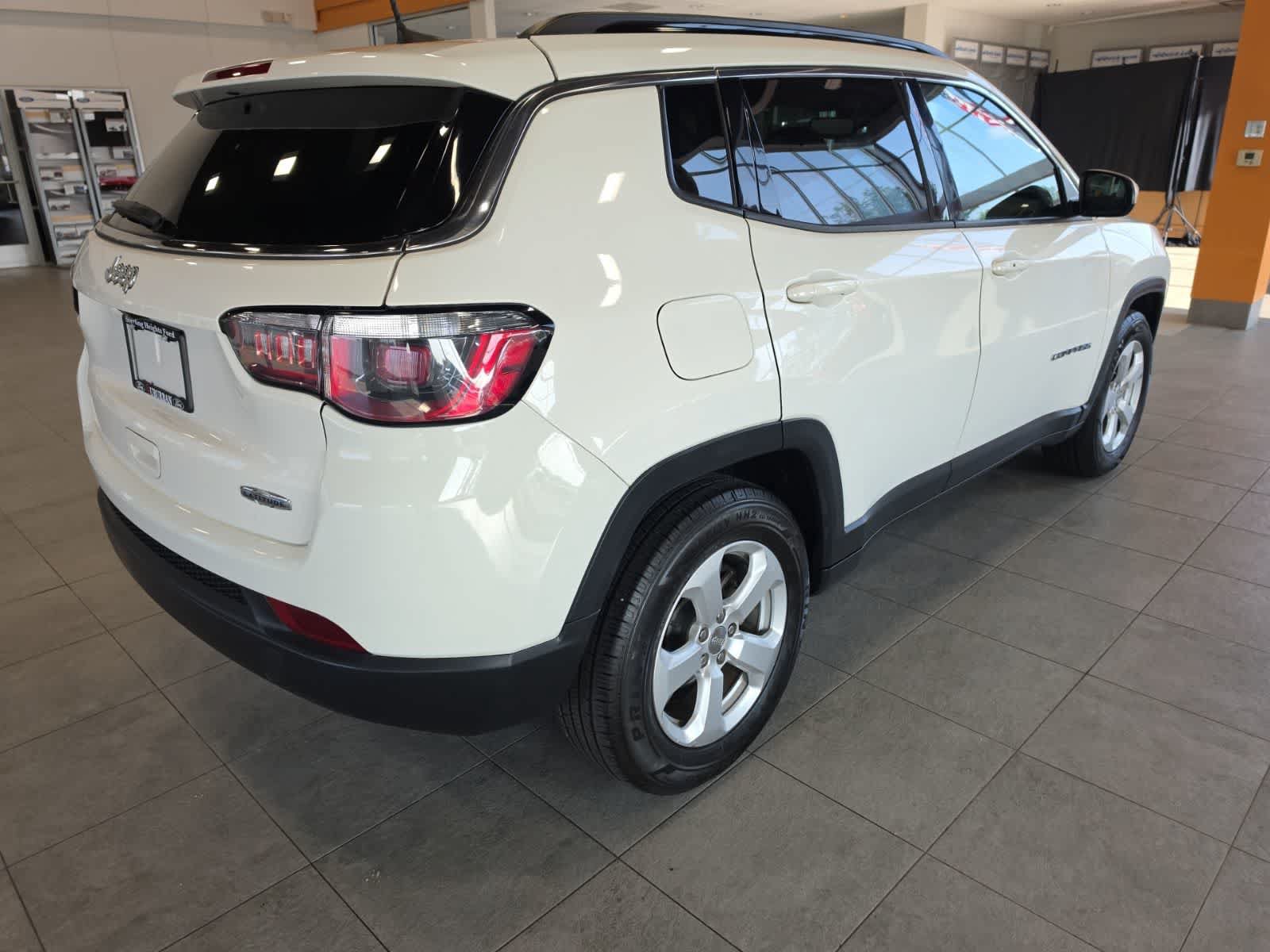 Used 2018 Jeep Compass Latitude w/ Popular Equipment Group FWD image 7
