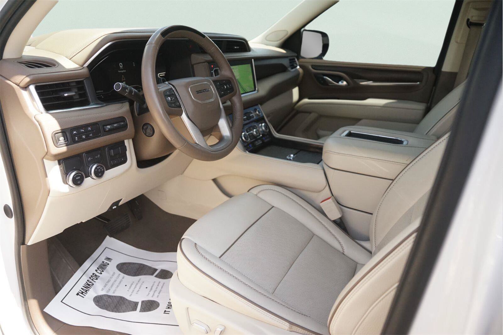 Used 2024 GMC Yukon XL Denali w/ Denali Reserve Package RWD image 8
