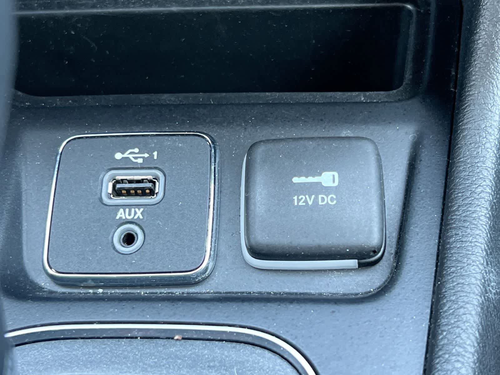 Used 2019 Jeep Cherokee Trailhawk AWD/4WD image 31
