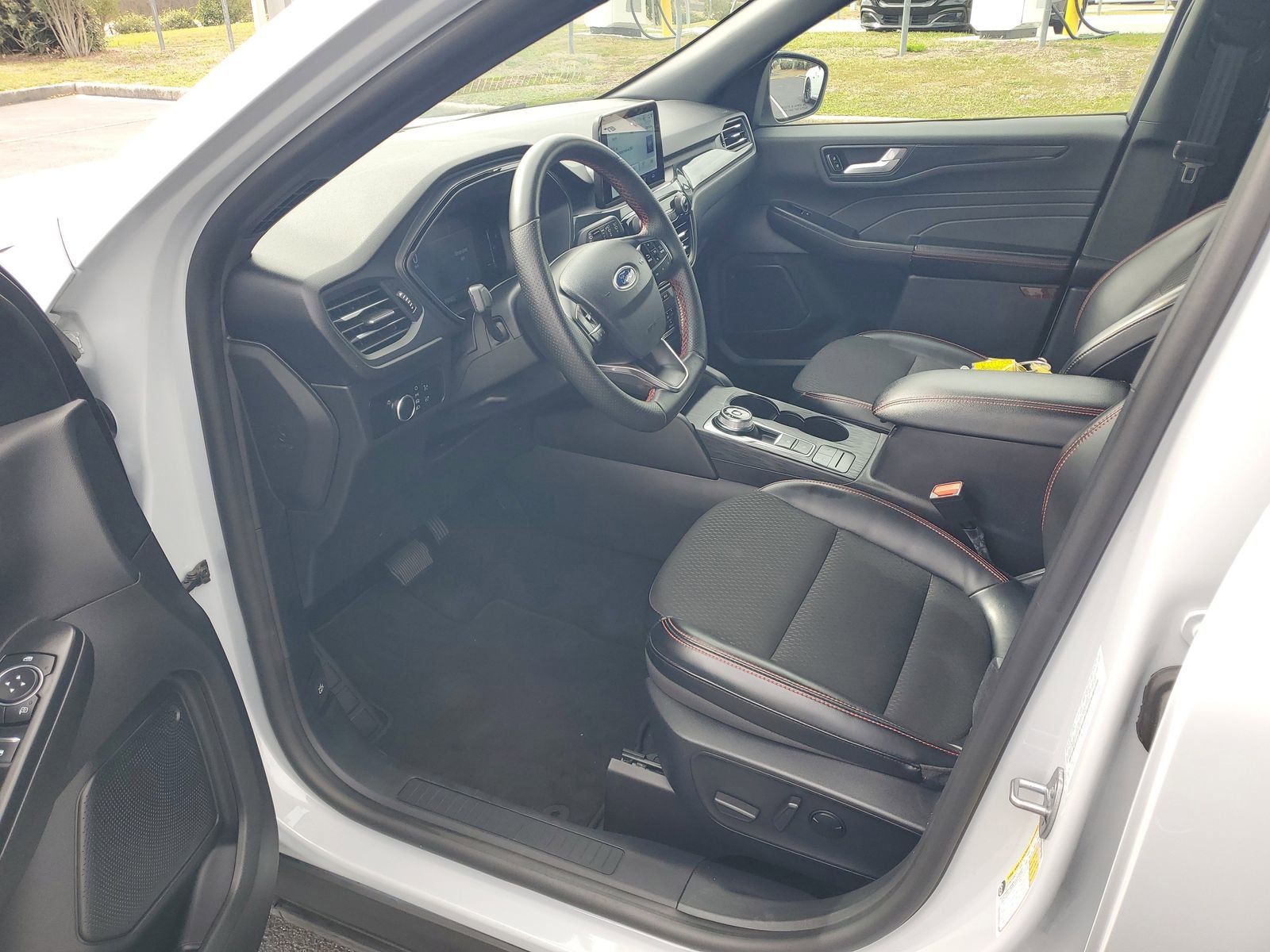 Certified 2025 Ford Escape ST-Line FWD image 16