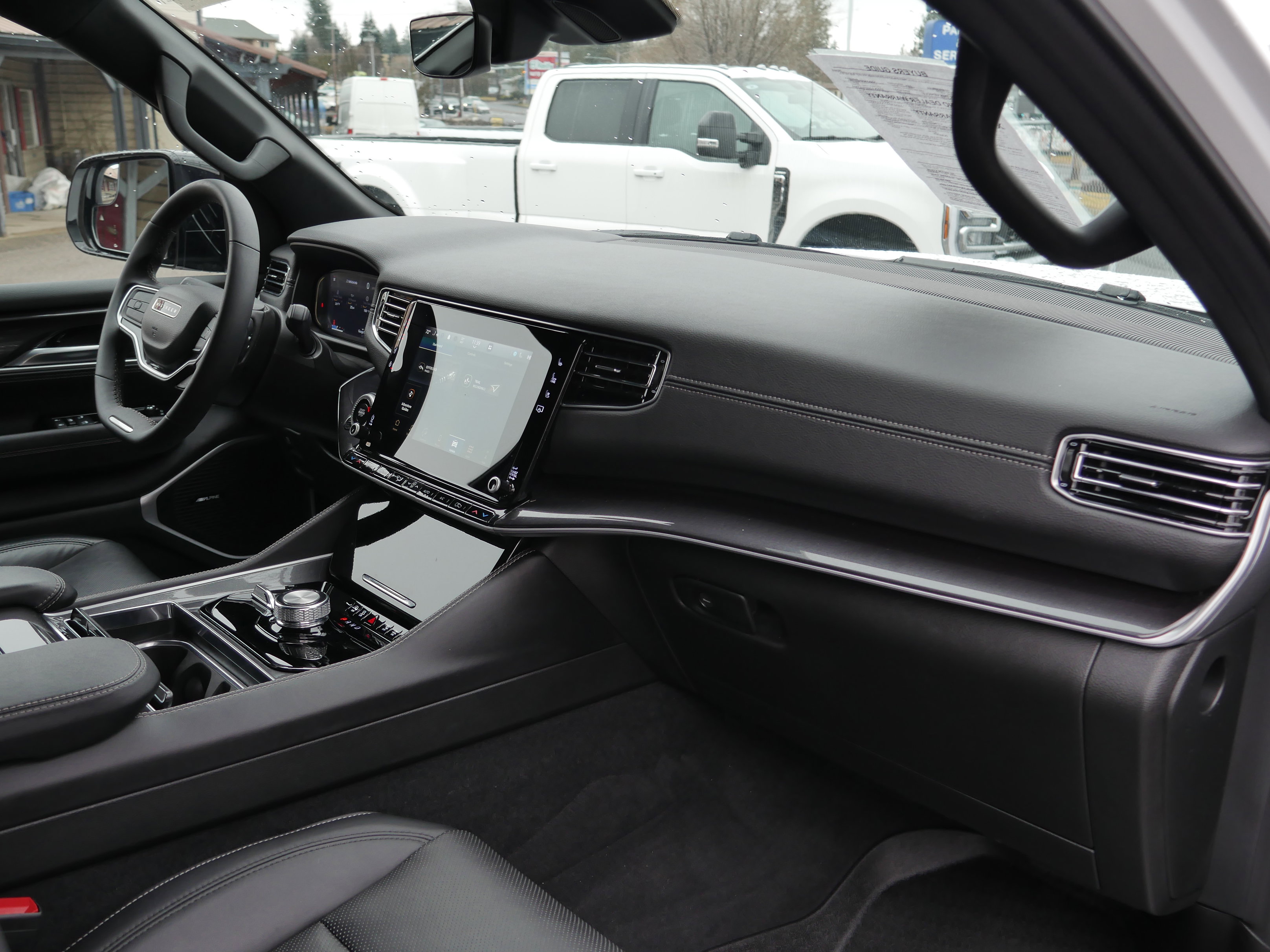 Used 2024 Jeep Wagoneer 4WD image 23