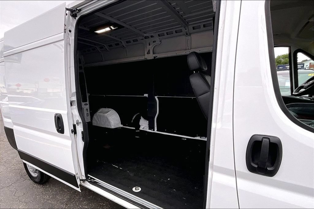 Used 2025 RAM ProMaster 2500 w/ Convenience Group FWD image 26