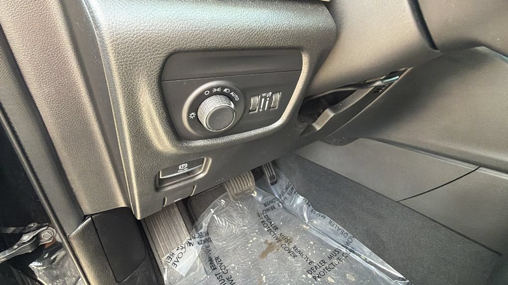 Used 2024 Jeep Grand Cherokee L Altitude RWD image 14