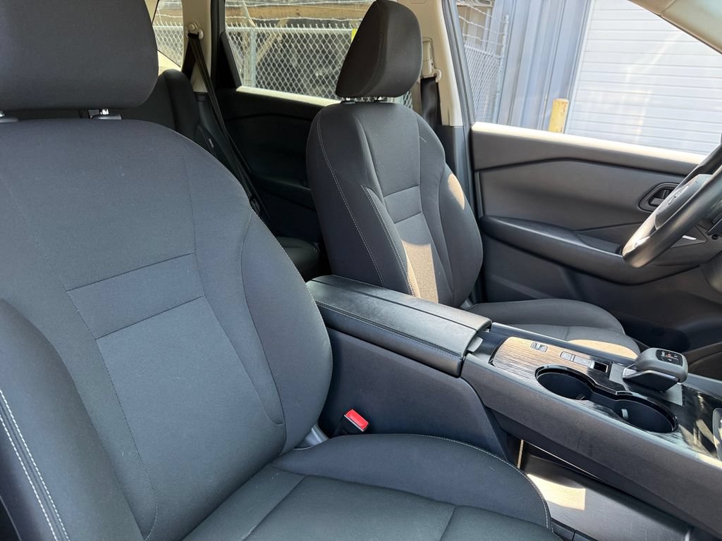 Used 2024 Nissan Rogue S FWD image 16