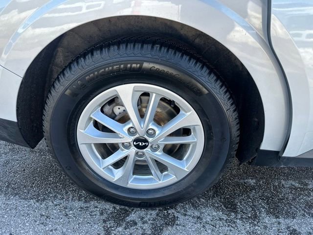 Used 2022 Kia Carnival LX image 23