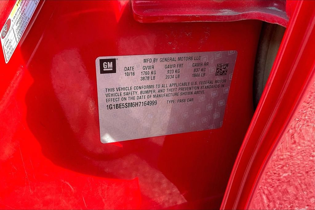 Used 2017 Chevrolet Cruze LT w/ Sun And Sound Package FWD image 5