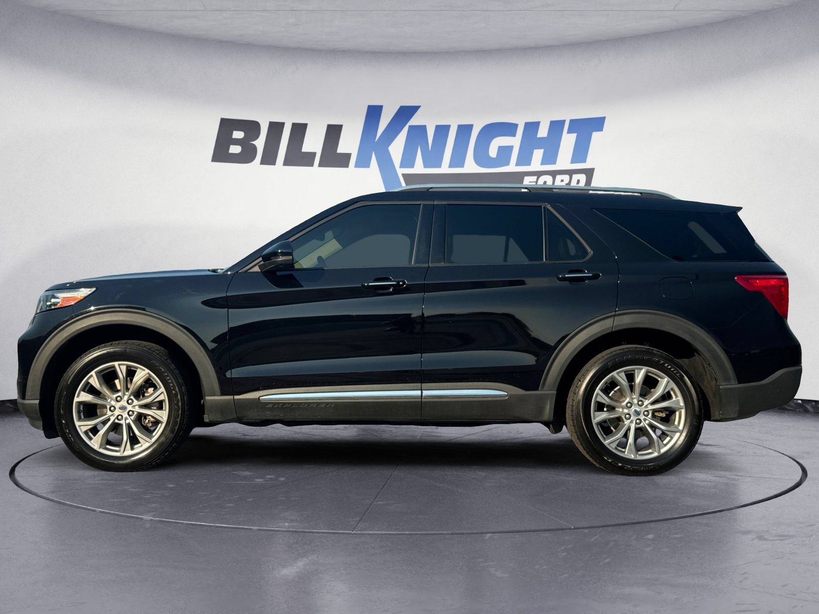 Certified 2022 Ford Explorer Limited w/ Equipment Group 301A AWD/4WD image 2