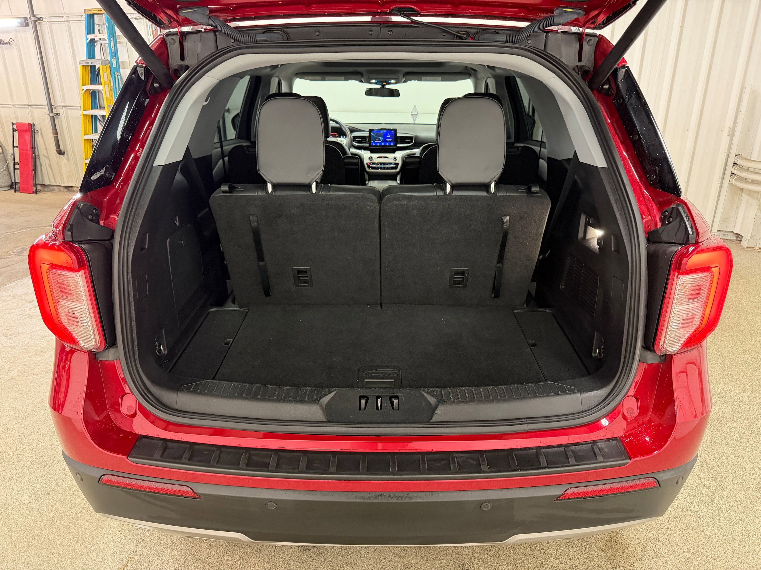 Certified 2021 Ford Explorer XLT w/ Equipment Group 202A AWD/4WD image 35