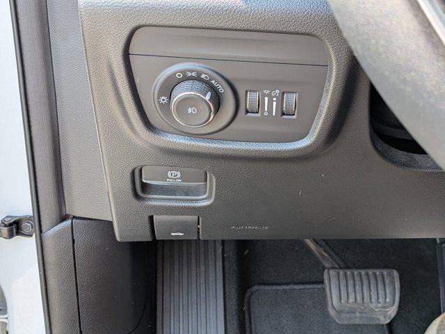 Used 2023 Jeep Grand Cherokee Limited w/ Luxury Tech Group II AWD/4WD image 17