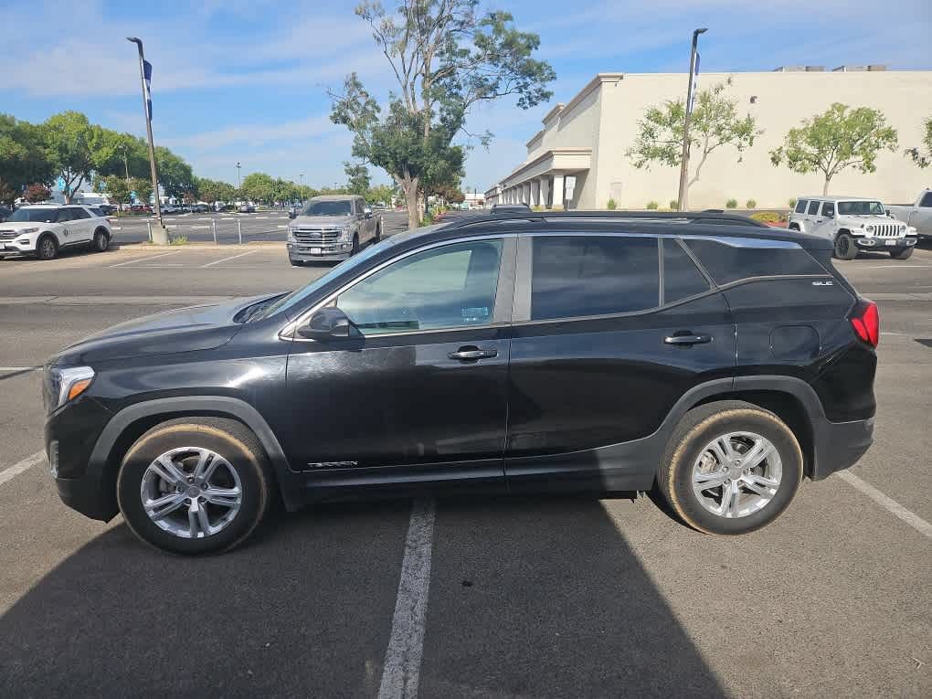 Used 2021 GMC Terrain SLE w/ Driver Convenience Package FWD image 4