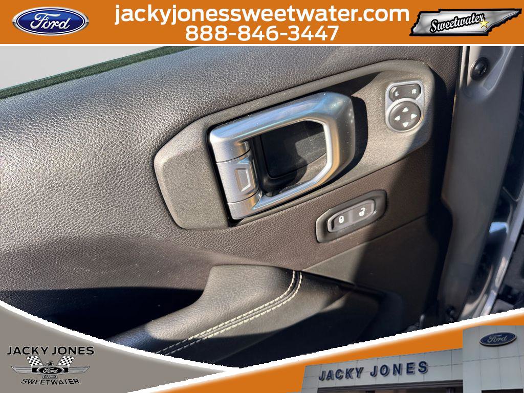 Used 2019 Jeep Wrangler Unlimited Sahara w/ Quick Order Package 24M Moab AWD/4WD image 17
