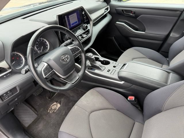 Used 2023 Toyota Highlander LE AWD/4WD image 12