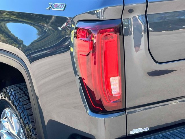 Used 2021 GMC Sierra 1500 SLT w/ SLT Premium Plus Package AWD/4WD image 10