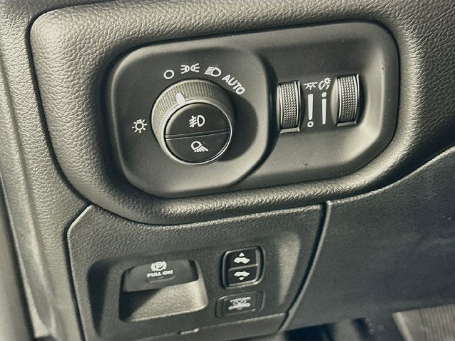 Used 2026 RAM 1500 Laramie AWD/4WD image 16
