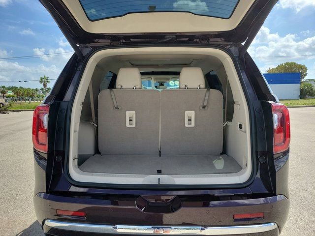 Used 2021 GMC Acadia Denali w/ Denali Technology Package FWD image 13