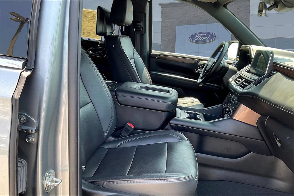 Used 2023 Chevrolet Suburban High Country RWD image 45