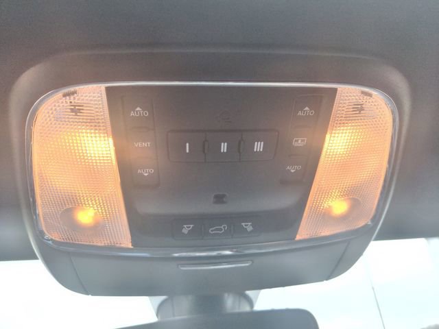 Used 2020 Jeep Grand Cherokee Limited w/ Luxury Group II image 35