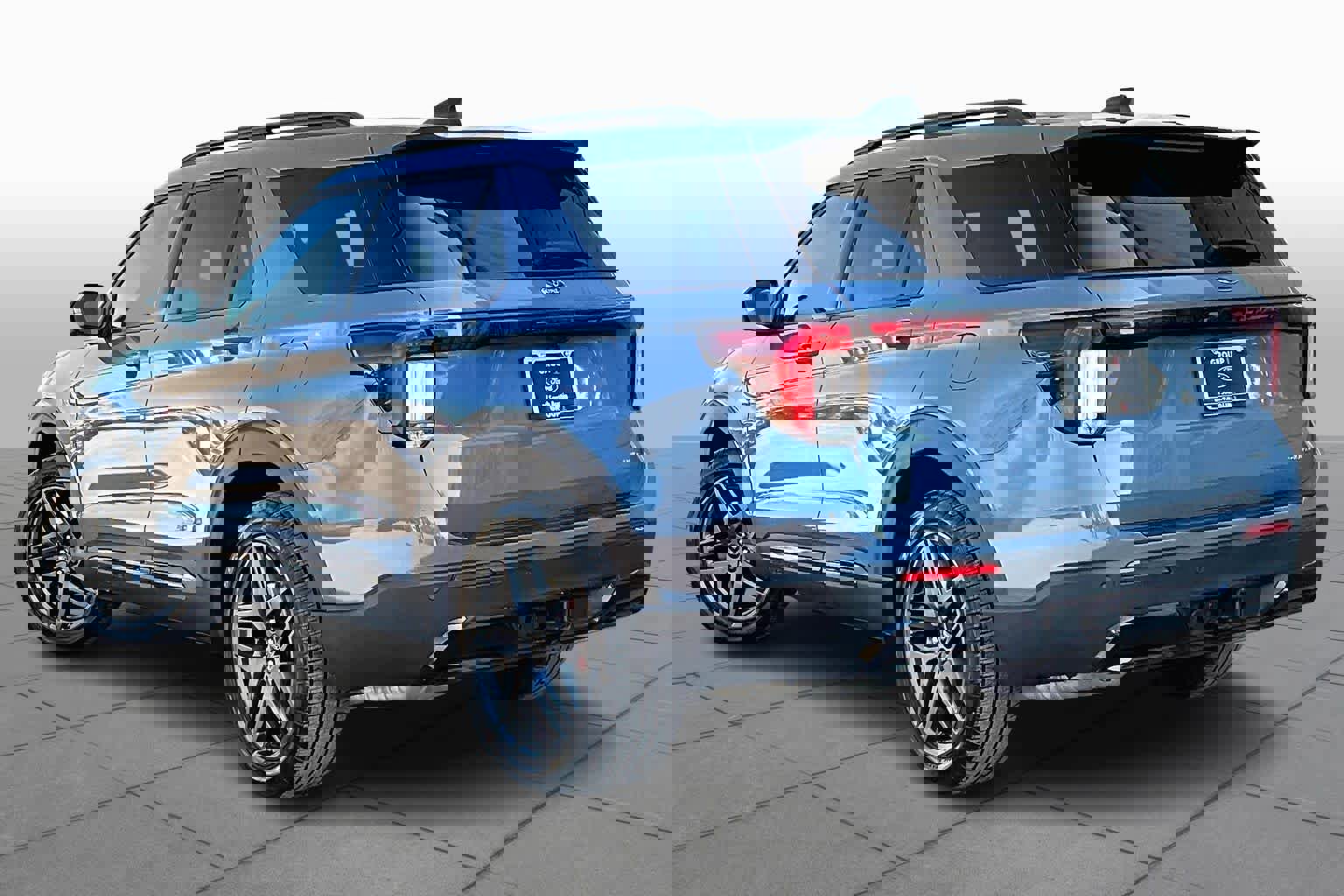 Certified 2025 Ford Explorer ST-Line w/ Premium Package image 4