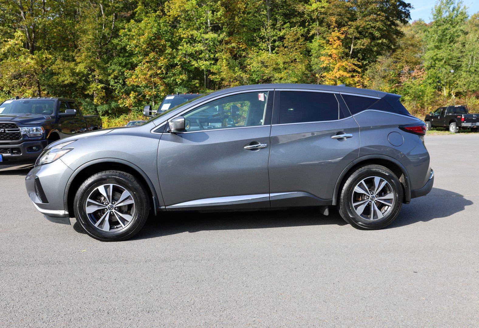 Used 2019 Nissan Murano S image 2