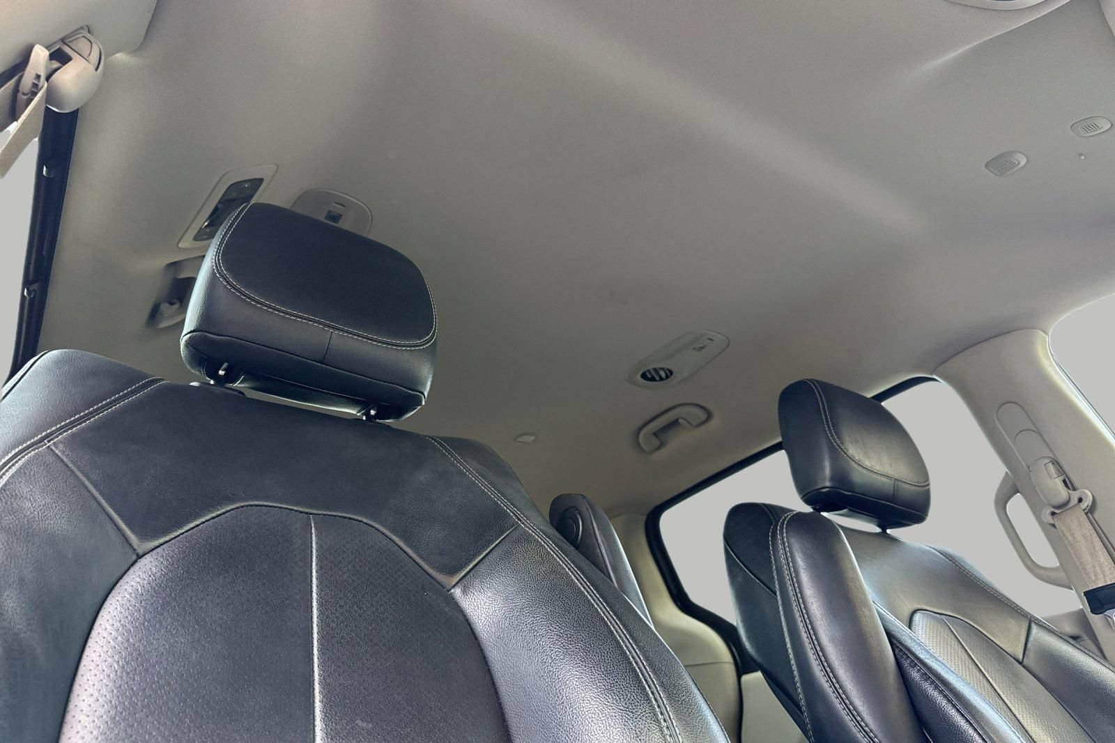 Used 2022 Chrysler Pacifica Touring-L FWD image 22