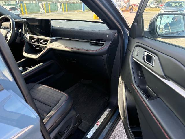 Certified 2025 Ford Explorer ST-Line w/ ST-Line Street Pack image 25