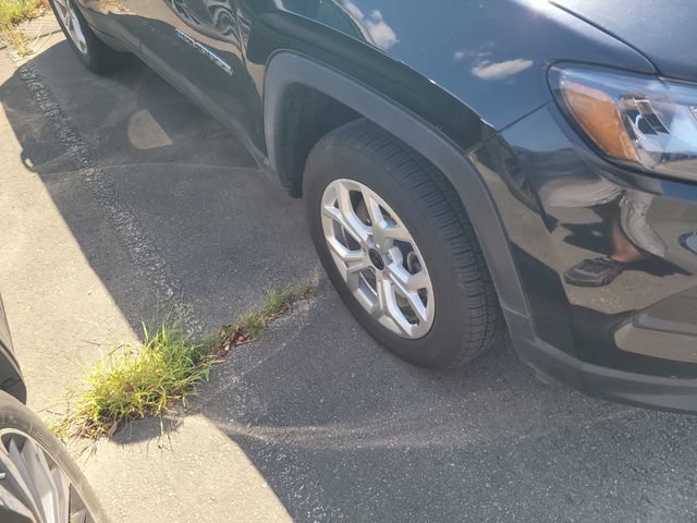Used 2025 Jeep Compass Sport AWD/4WD image 4