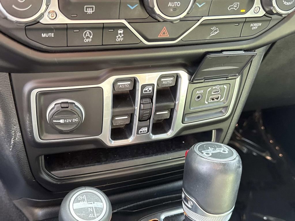 Used 2018 Jeep Wrangler Unlimited Sahara AWD/4WD image 30