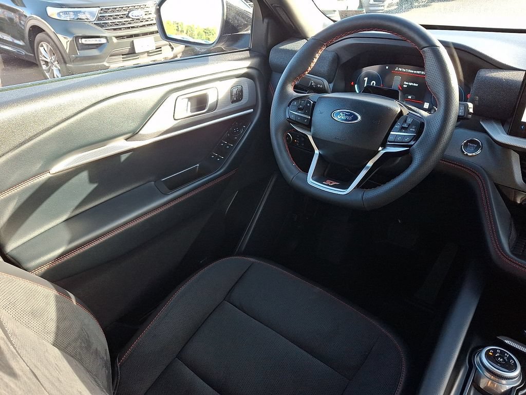 Certified 2025 Ford Explorer ST AWD/4WD image 14