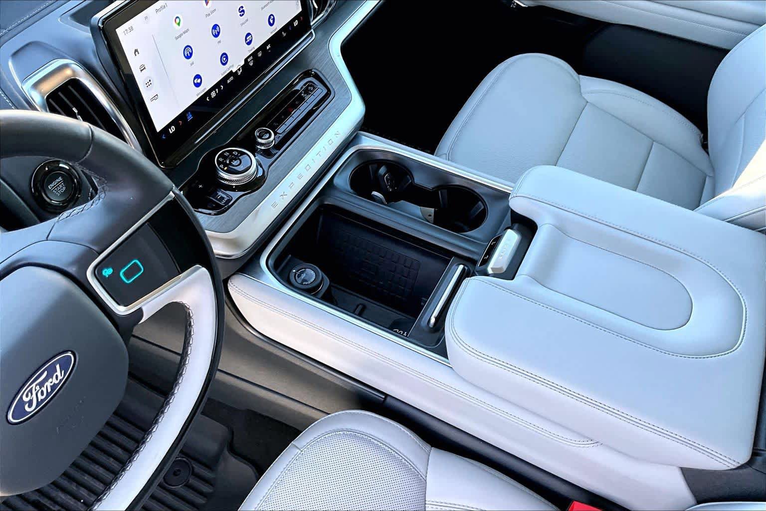 Certified 2025 Ford Expedition Platinum AWD/4WD image 16