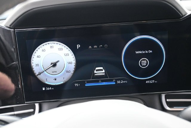 Used 2025 Hyundai Elantra SEL FWD image 8