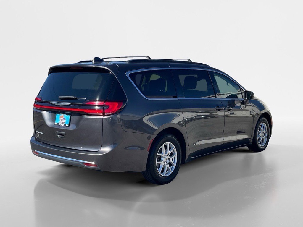 Used 2022 Chrysler Pacifica Touring-L image 6