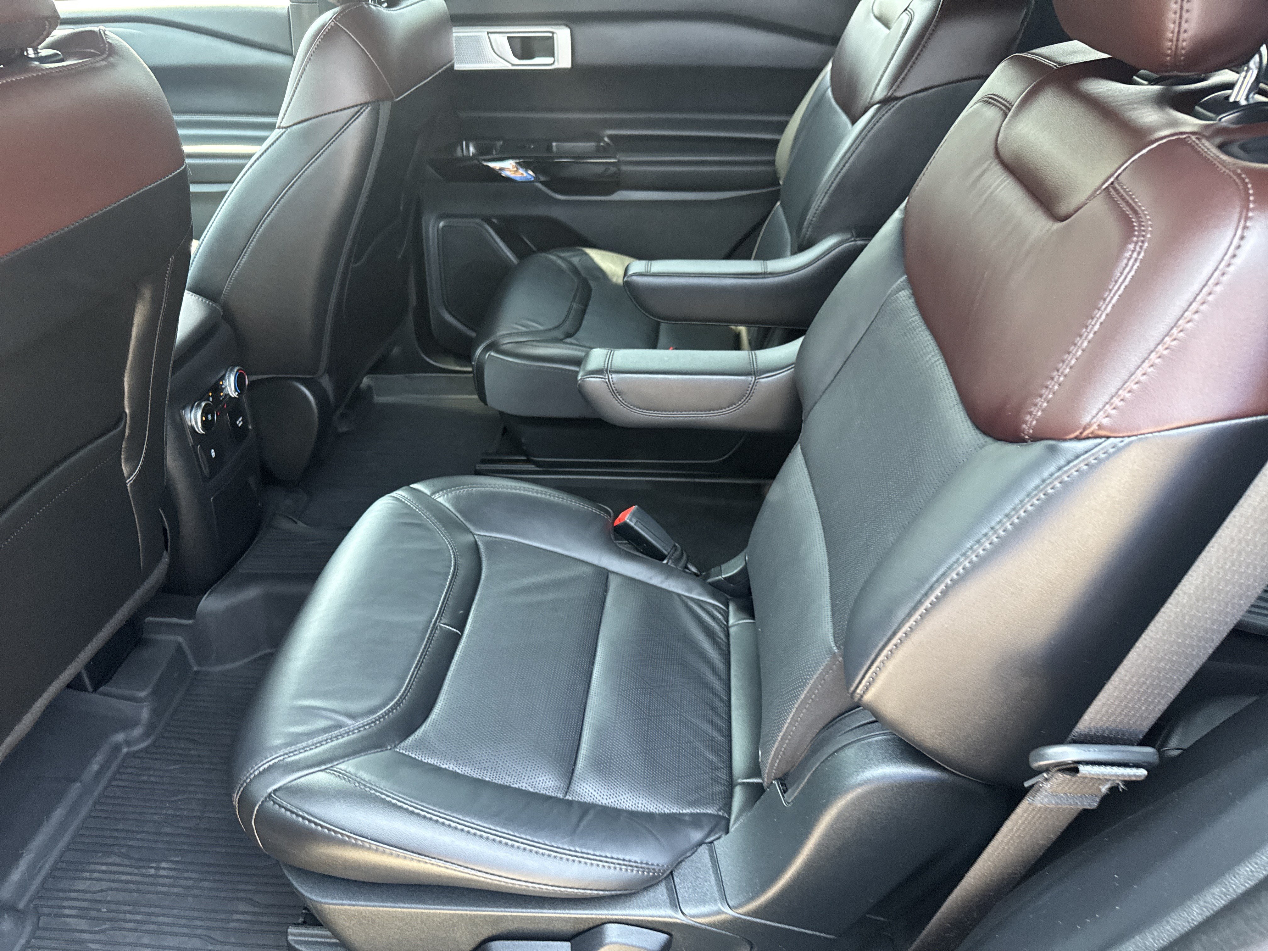 Certified 2023 Ford Explorer Platinum w/ Technology Package AWD/4WD image 11