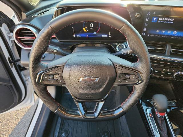 Used 2025 Chevrolet Trax RS w/ Sunroof Package FWD image 14