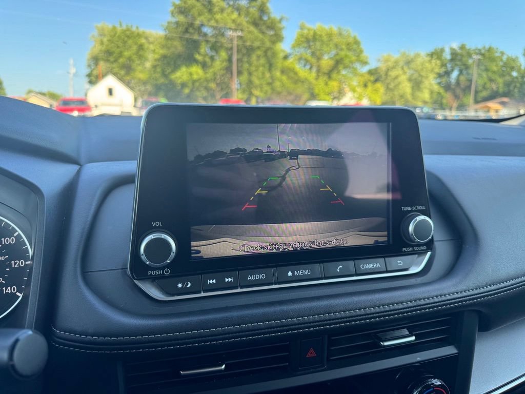 Used 2025 Nissan Rogue SV FWD image 11